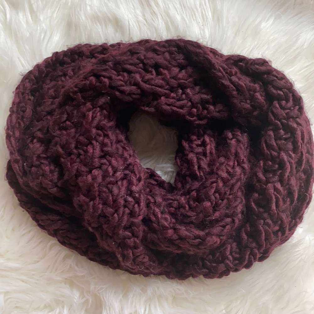 Old navy knitted scarf